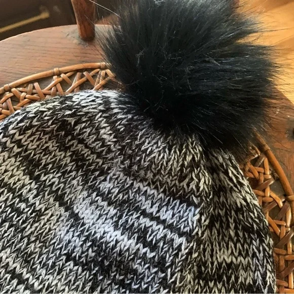 FRYE | NWT Black Charcoal White Marled Beanie with Pom Pom OS - Picture 5 of 15